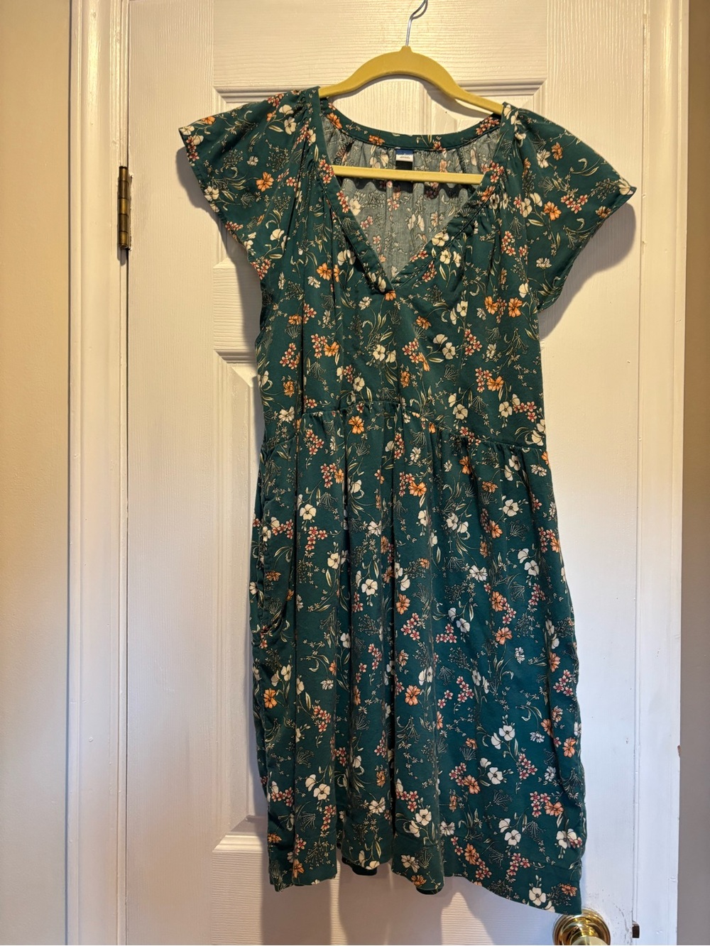 Old Navy Large Green Floral Ruffle Sleeve Dress